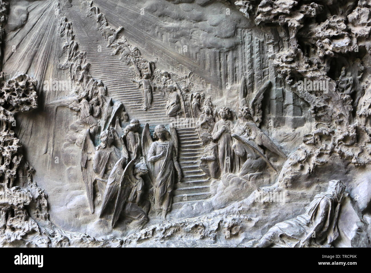 Porte de Bronze sculptée. Basilique mineure (15 ème siècle). Mont Sacré de Varallo Sesia. Italie. / Basilika Kirche Sacro Monte di Varallo Sesia. Stockfoto