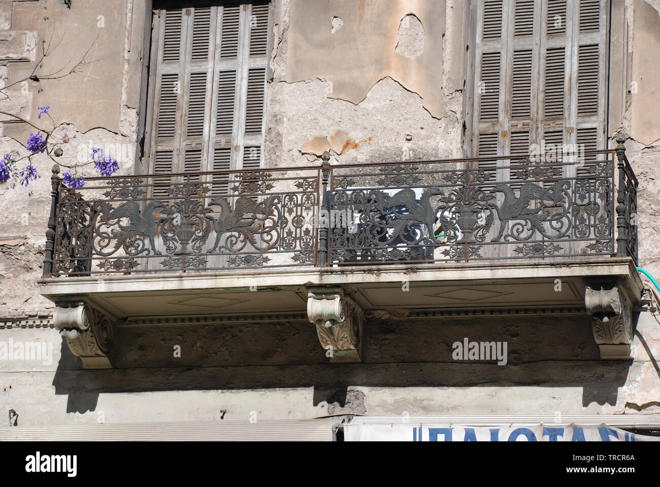 Architektonische Details einer neoklassischen Gebäude in Athen, Griechenland. Stockfoto