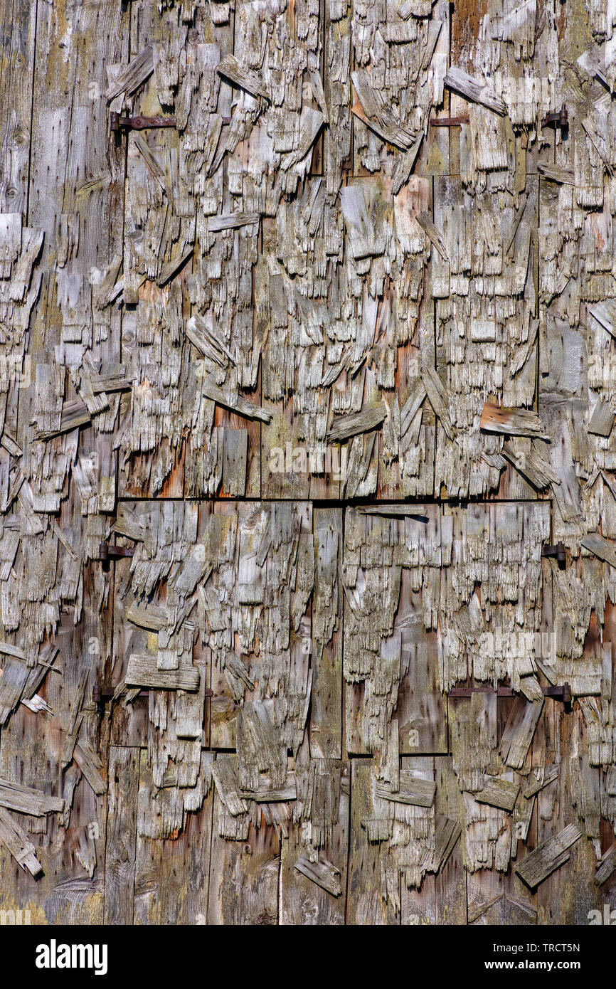 Alte verwitterte Holz Schindeln gebrochen Stockfoto