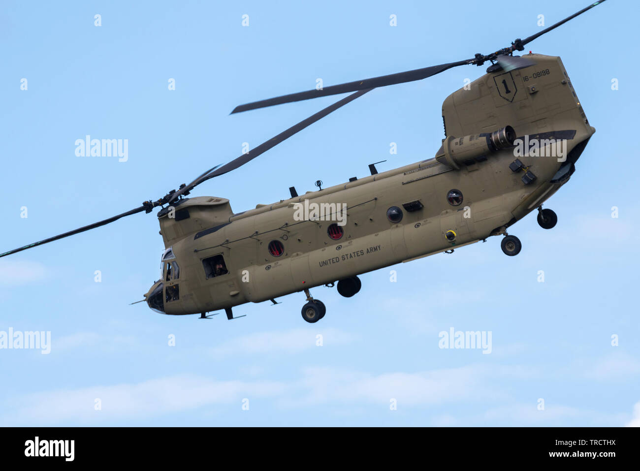 US-Armee Boeing Chinook Hubschrauber fliegen als Teil der Unterstützung für die US-Präsident Donald Trump Staatsbesuch in Großbritannien Stockfoto