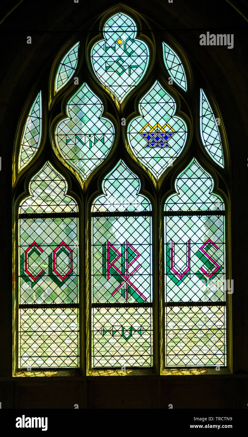 Glasfenster der Kathedrale Saint-Louis in Blois. Loire und Cher. Frankreich. Stockfoto