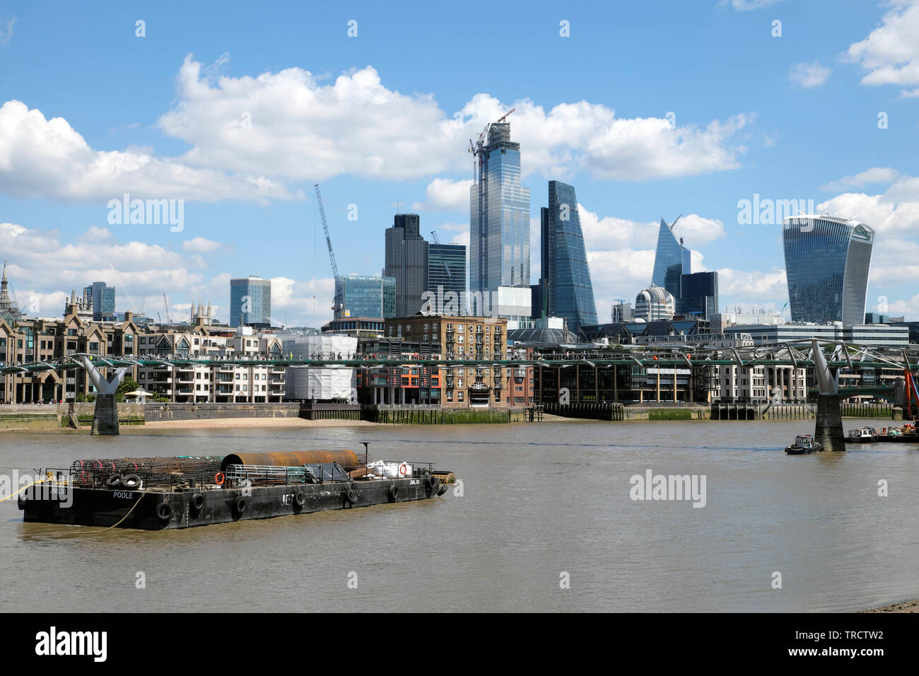 Der Londoner City Blick auf die Skyline der Stadt von Bankside in London England UK KATHY DEWITT Stockfoto