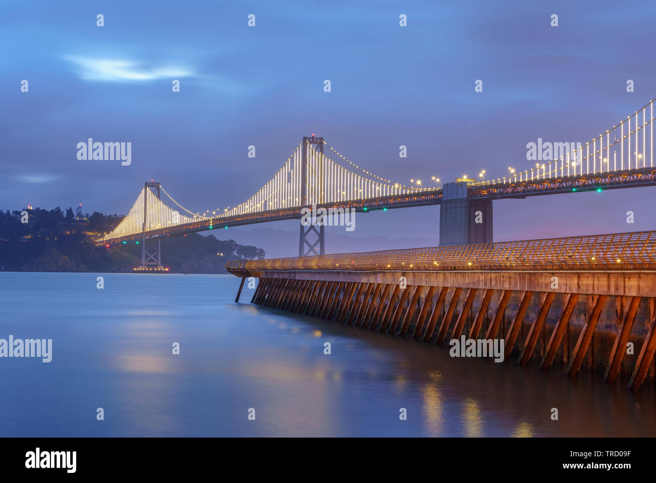 Bay Bridge ist in Kalifornien, USA, und verbindet San Francisco und Oakland. Die Fertigstellung im Jahr 1936 und ist eine der wichtigsten Sehenswürdigkeiten von Stockfoto