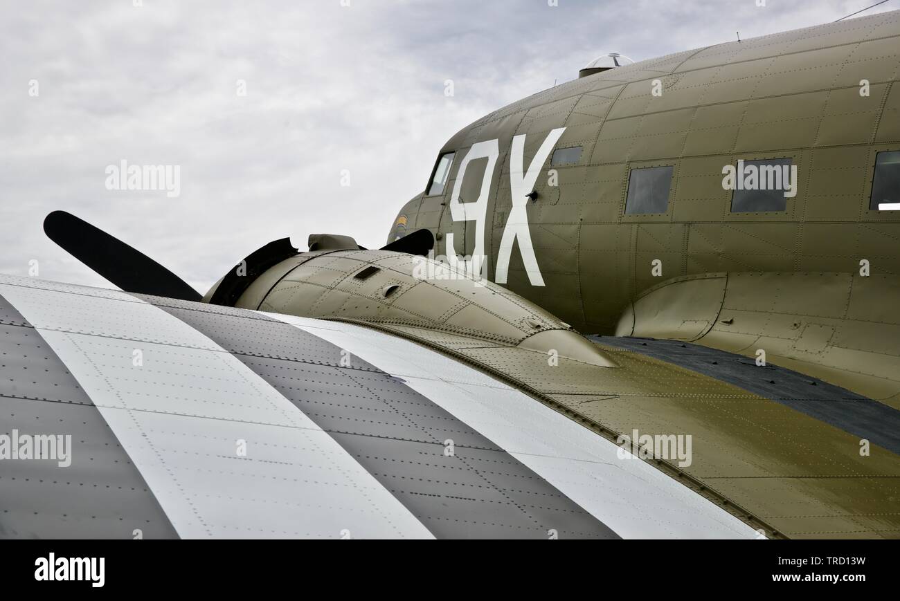 C-47 N 150 D (101 Airbourne Tribut) Am2019 Shuttleworth fliegendes Festival das 75-jährige Jubiläum von D zum Gedenken an den Tag Stockfoto