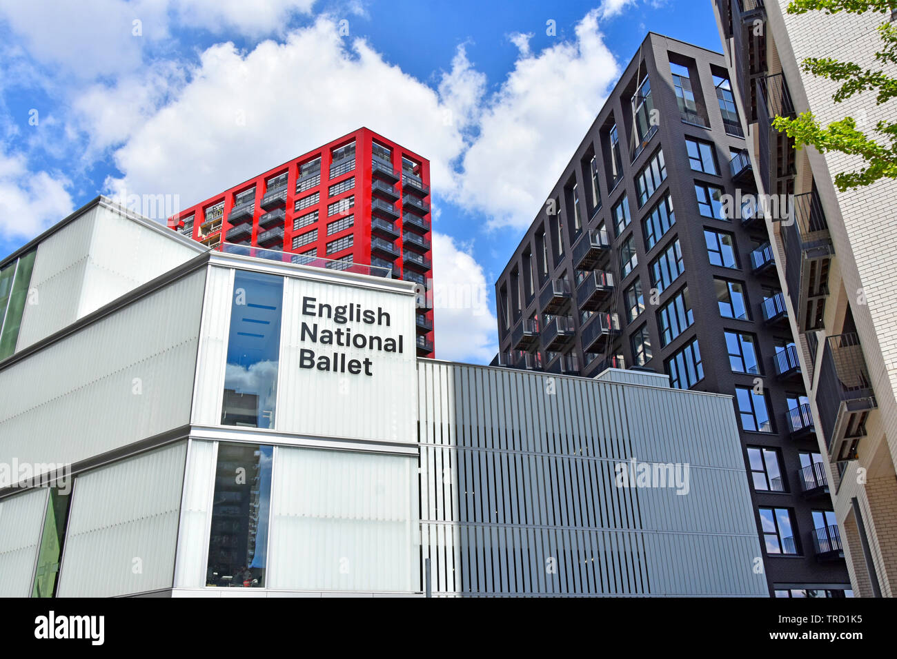 English National Ballet & seine Schule Zweck gebaut Büros Studio & Probe Räume in London City Island high rise apartment blocks Canning Town UK Stockfoto