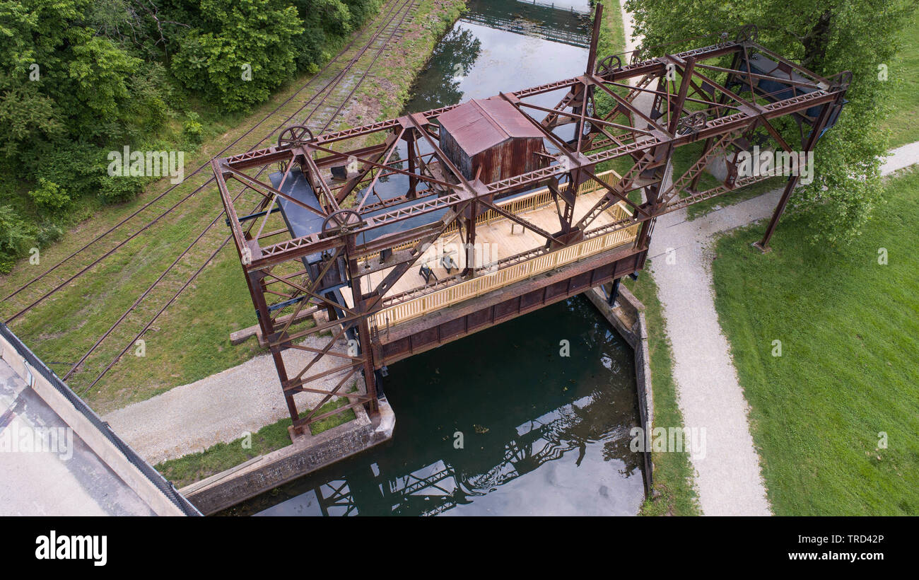 Luftaufnahme Blick auf der Suche nach Rustikale verrostete historischen Rusty Rusty Iconic Stahl Railroad Gestellbrücke Chesapeake and Ohio Canal in Maryland, USA Stockfoto