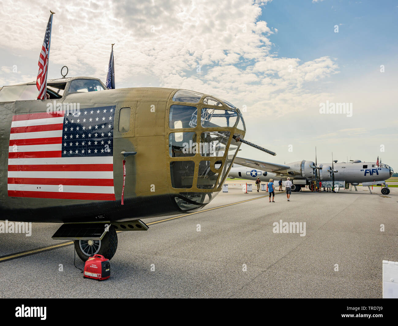 Auf Anzeige wiederhergestellt American WWII Bomber, B-24 Liberator und eine B-29 Superfortress Bombers in Montgomery Alabama, USA. Stockfoto