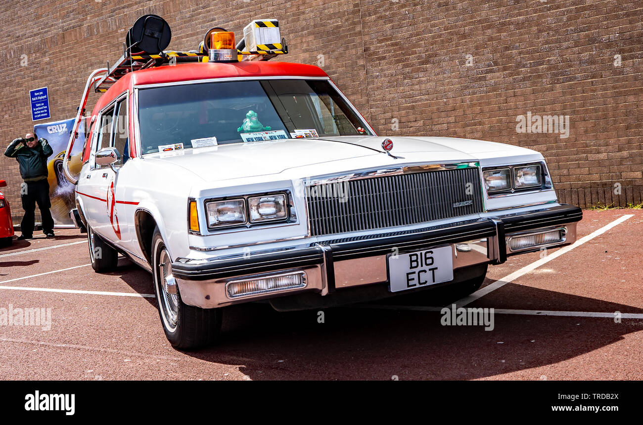 Great Yarmouth Comicon 2019 - eine Nachbildung der "ecto 1" Auto in der Ghost verwendet Busters Filme in der Anzeige auf der Comicon Veranstaltung in der Küstenstadt Gr Stockfoto