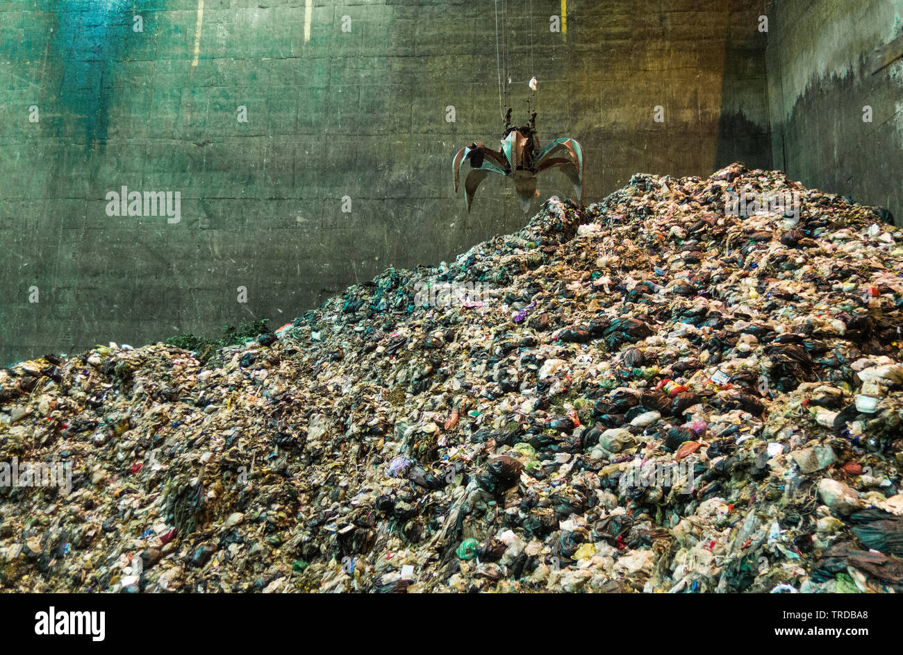 Eine enorme Menge an Müll in der Abfallwirtschaft. Stockfoto