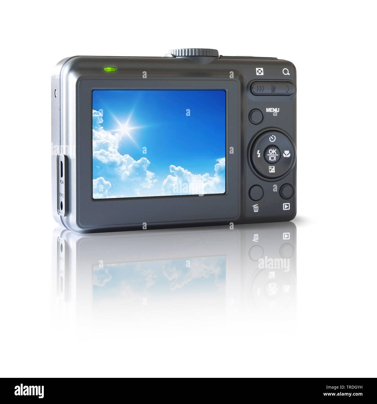 3D Computer Grafik, digitale Kamera mit video Monitors mit einem bewölkten Himmel Stockfoto