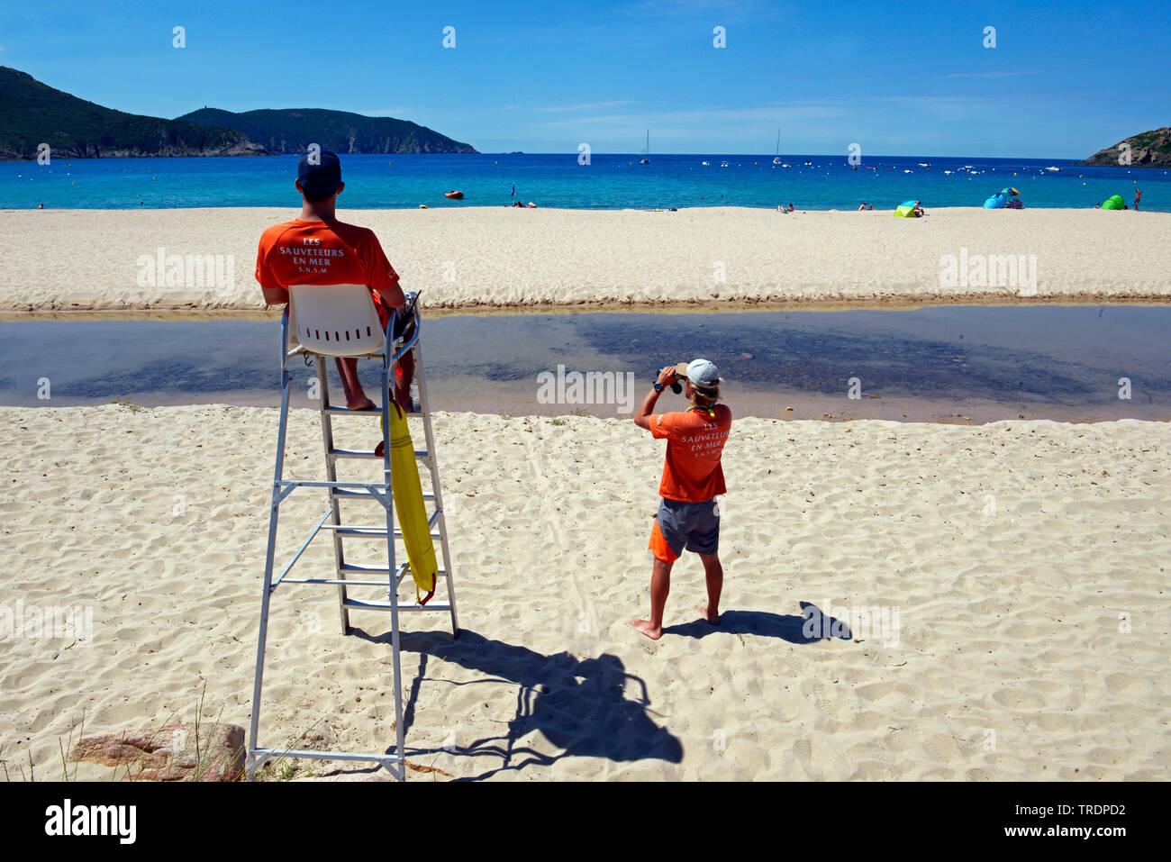 Rettungsschwimmer am Strand von Arone, Frankreich, Korsika, Cargèse Stockfoto