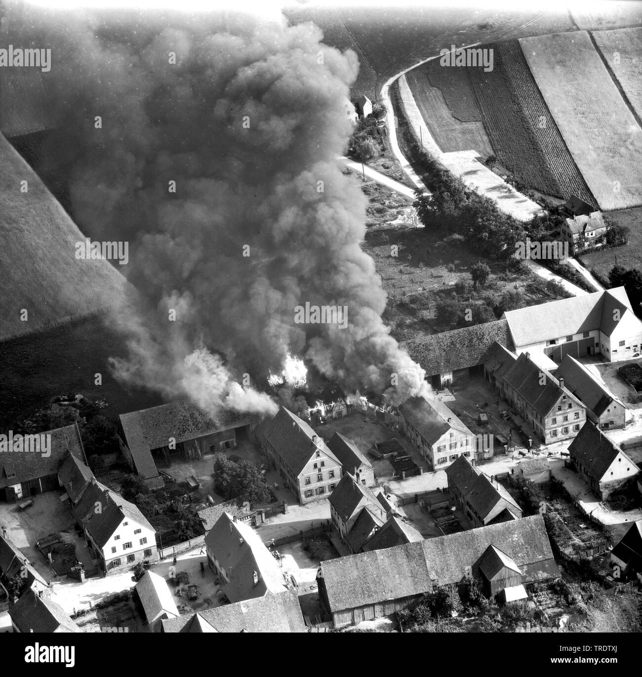 Brennende Scheune in Erlangen, Luftaufnahme des Jahres 1969, Deutschland, Bayern, Mittelfranken, Mittelfranken, Erlangen Stockfoto