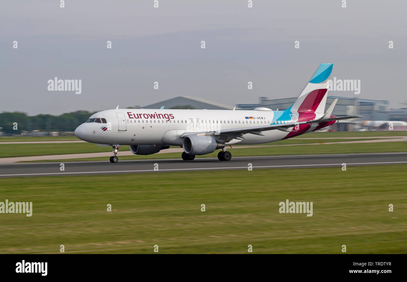 Eurowings, Airbus A 320-214, D-AEWJ, Position für den Start auf dem Flughafen Manchester Stockfoto