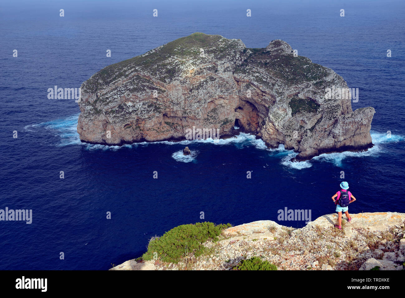 Blick von Capo Caccia Insel Foradada, Italien, Sardinien, Alghero zu Rock Stockfoto