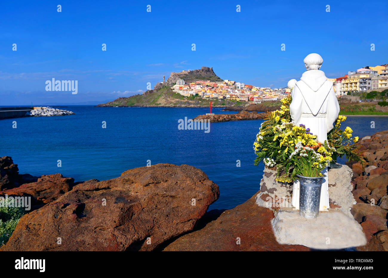 Religiöse Statue am Eingang des Hafen, Italien, Sardegna, Castelsardo Stockfoto