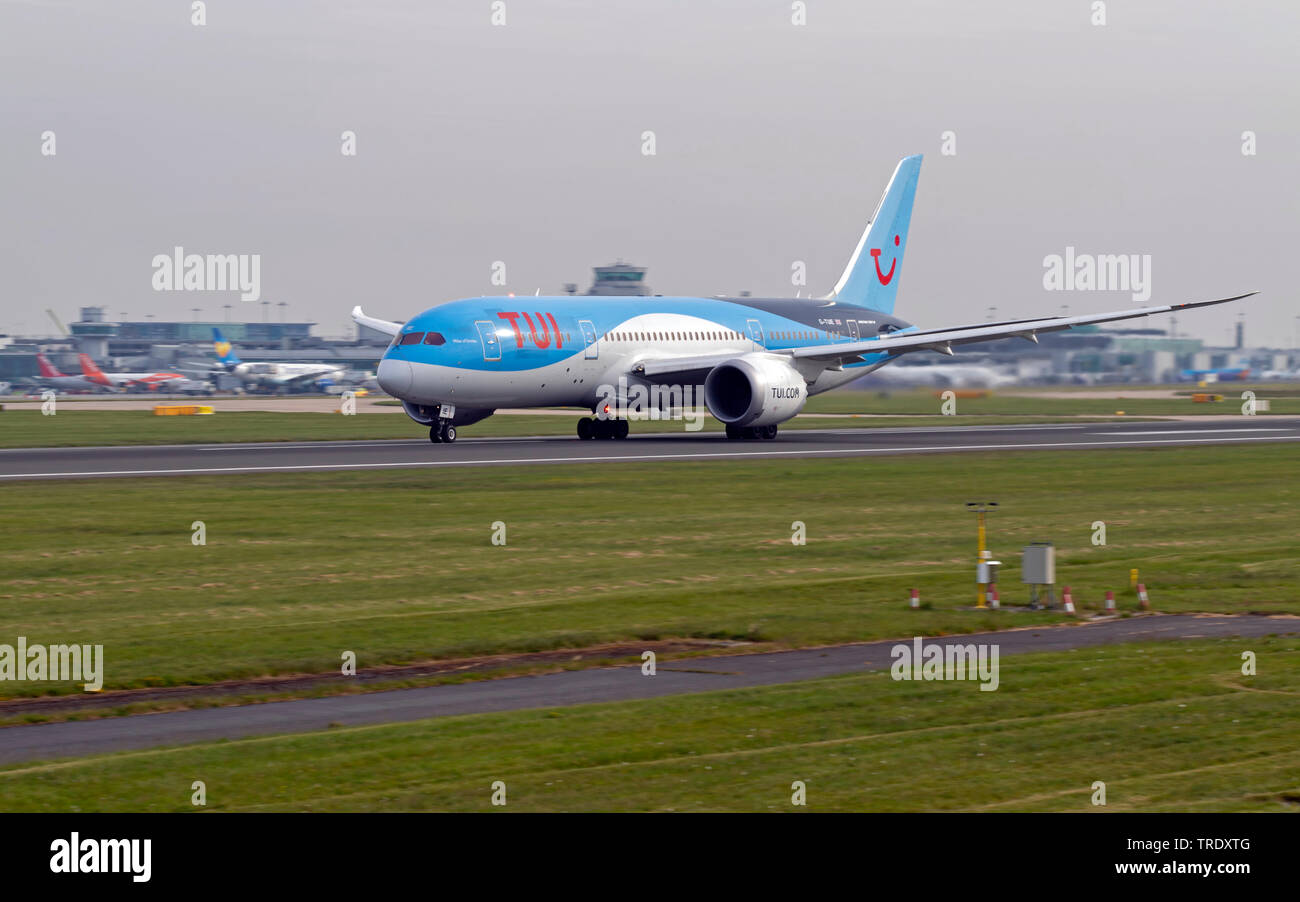 TUI 787-8 Dreamliner, G-TUIE, Rollen für Nehmen Sie am Flughafen Manchester Stockfoto