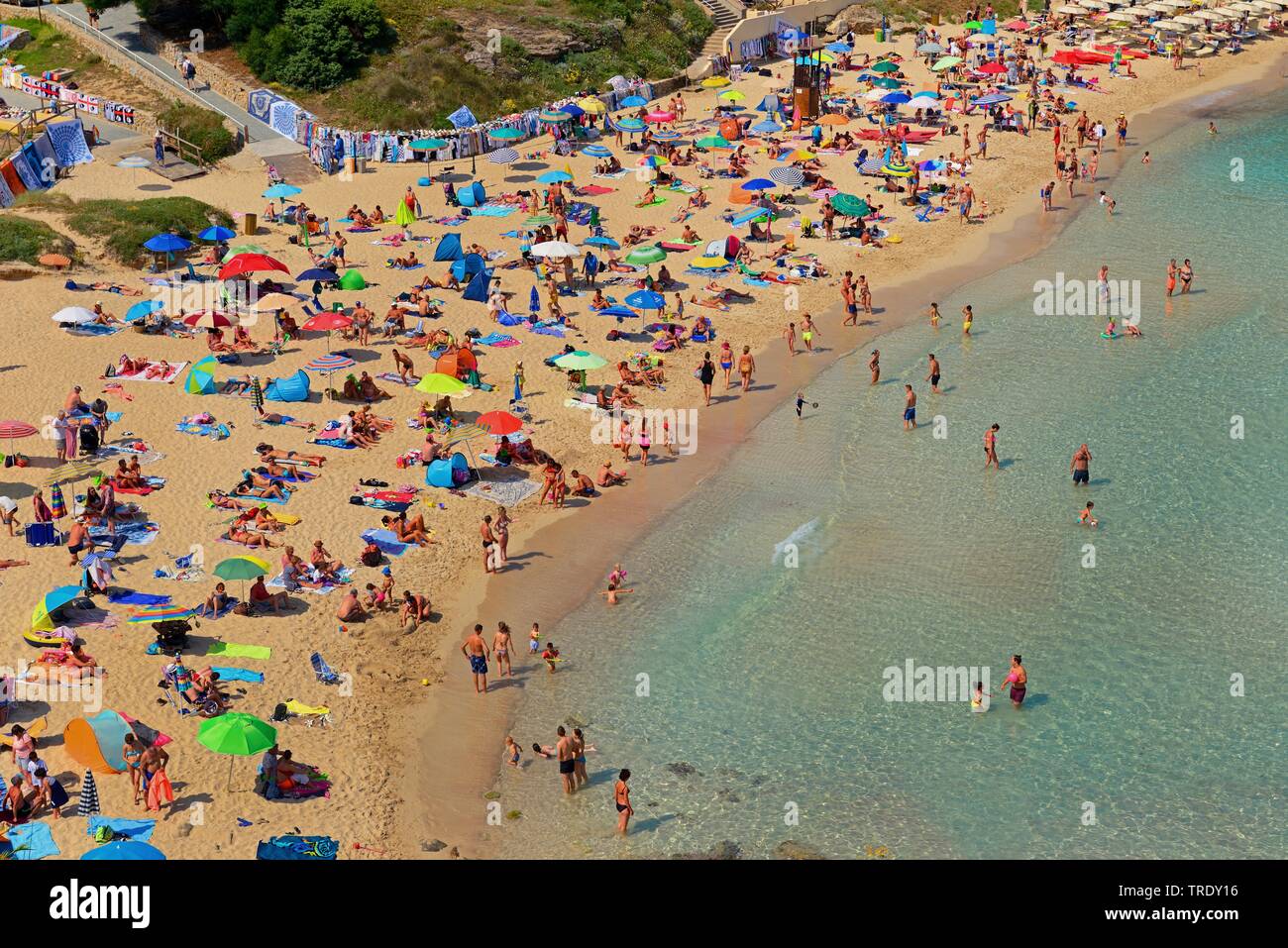 Blick auf einen Badestrand, Italien, Sardinien, Santa Teresa Gallura Stockfoto