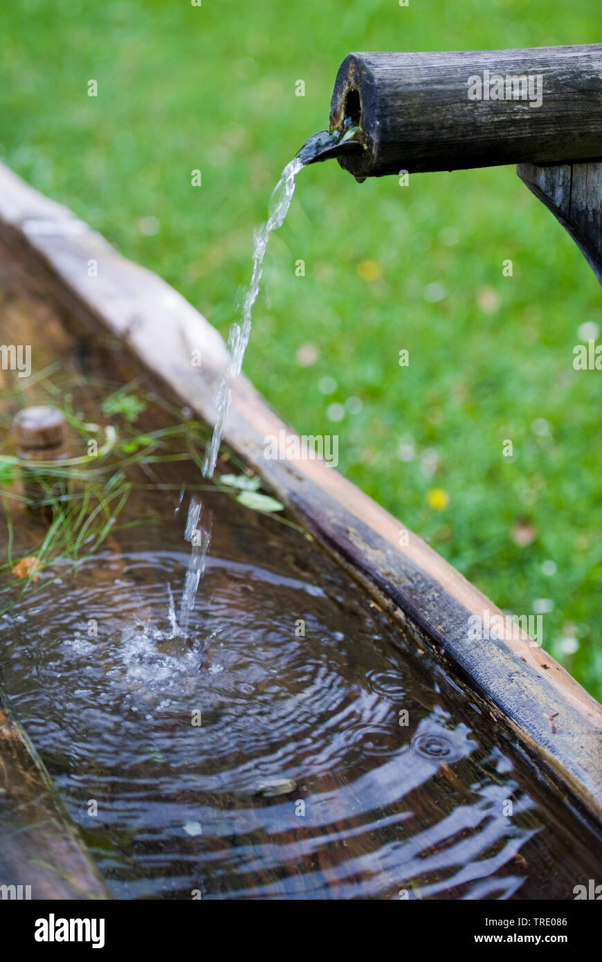 Holzstamm brunnen Fotos und Bildmaterial in hoher Auflösung Alamy