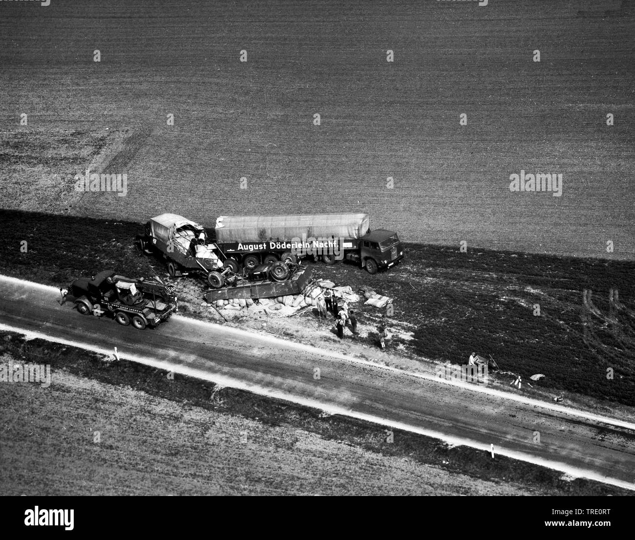 Lkw-Unfall bei Harbug, historische arial Foto, 26.04.1962, Deutschland, Bayern Stockfoto