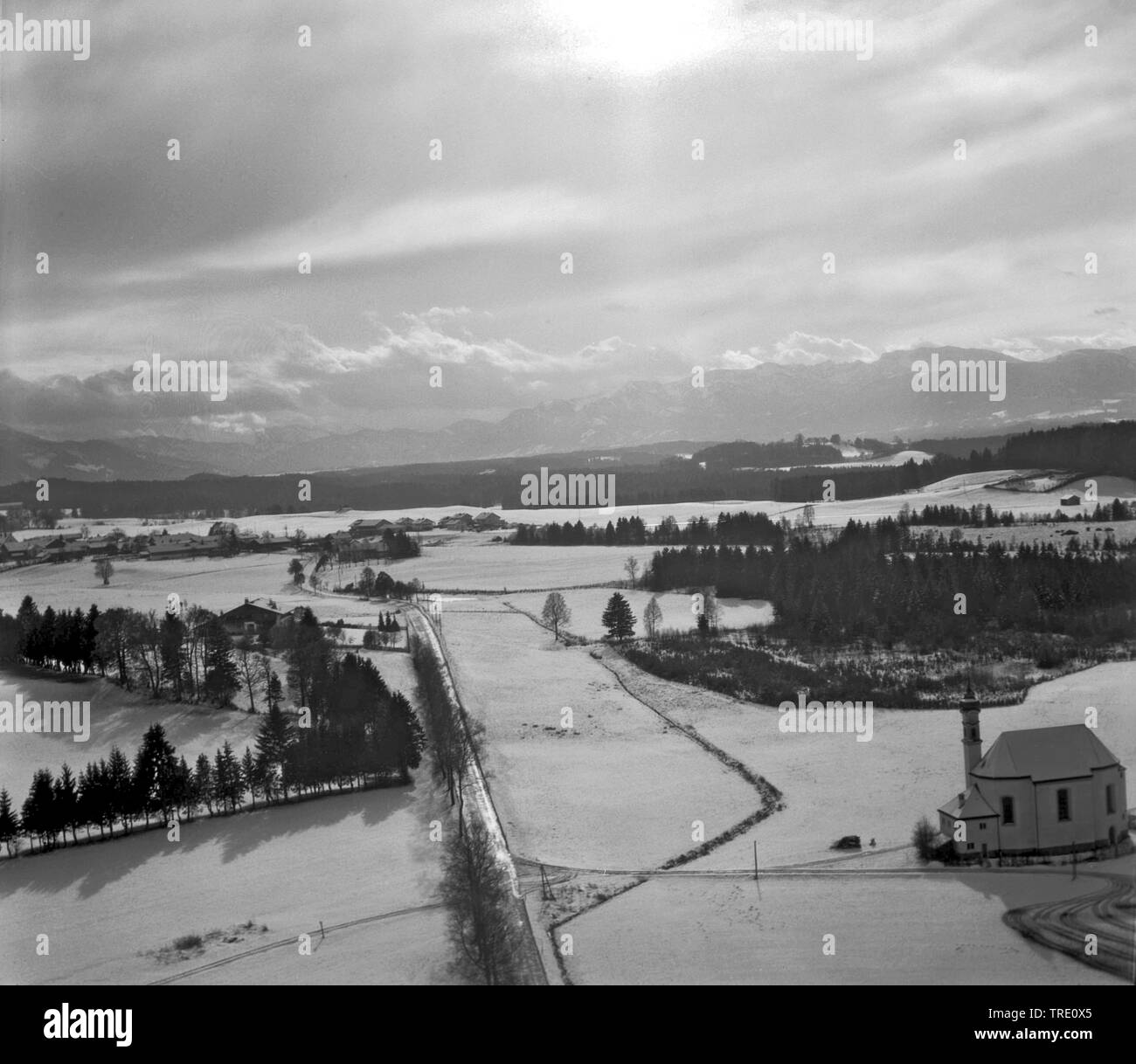 Kapelle Kapelle im Schnee, unbekannten Ort, historische Luftaufnahme aus dem Jahr 1967, Deutschland, Bayern Stockfoto