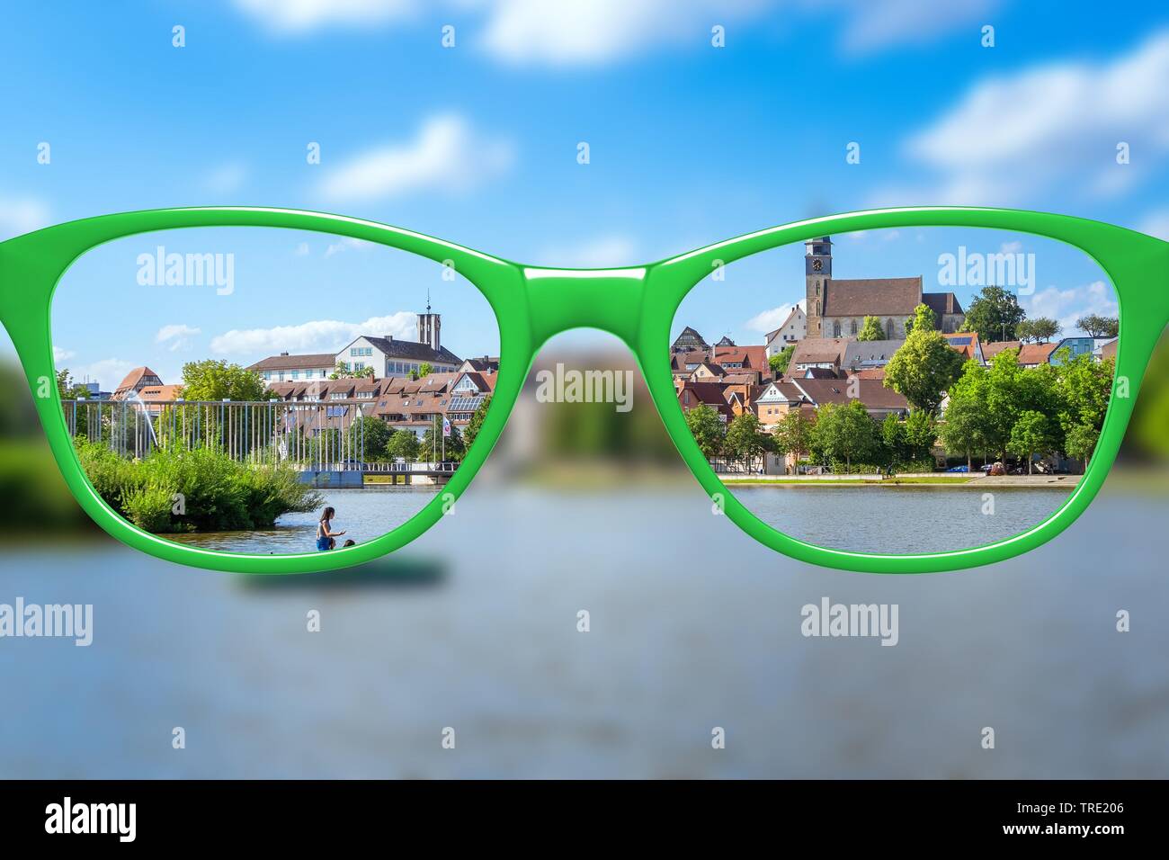 Blick durch die Brille scharf mit Brille unscharf ohne Brille  Stockfotografie - Alamy