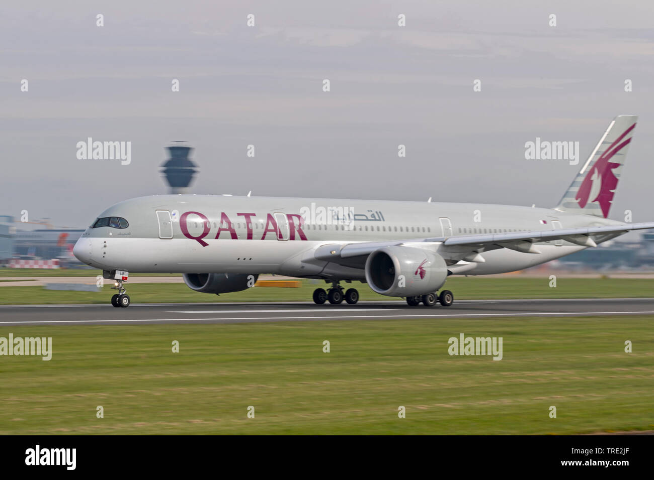 Qatar Airways Airbus A 350-941, A7-ALB, nehmen Sie am Flughafen Manchester Stockfoto