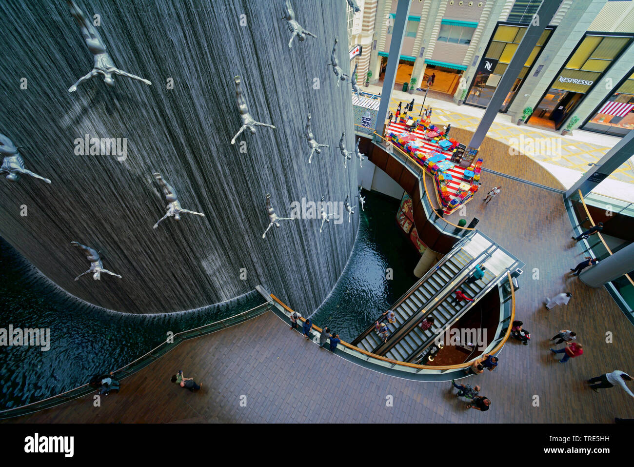 Wasser fallen der Pearl Fishers im Einkaufszentrum Dubai Mall, Vereinigte Arabische Emirate, Dubai Stockfoto