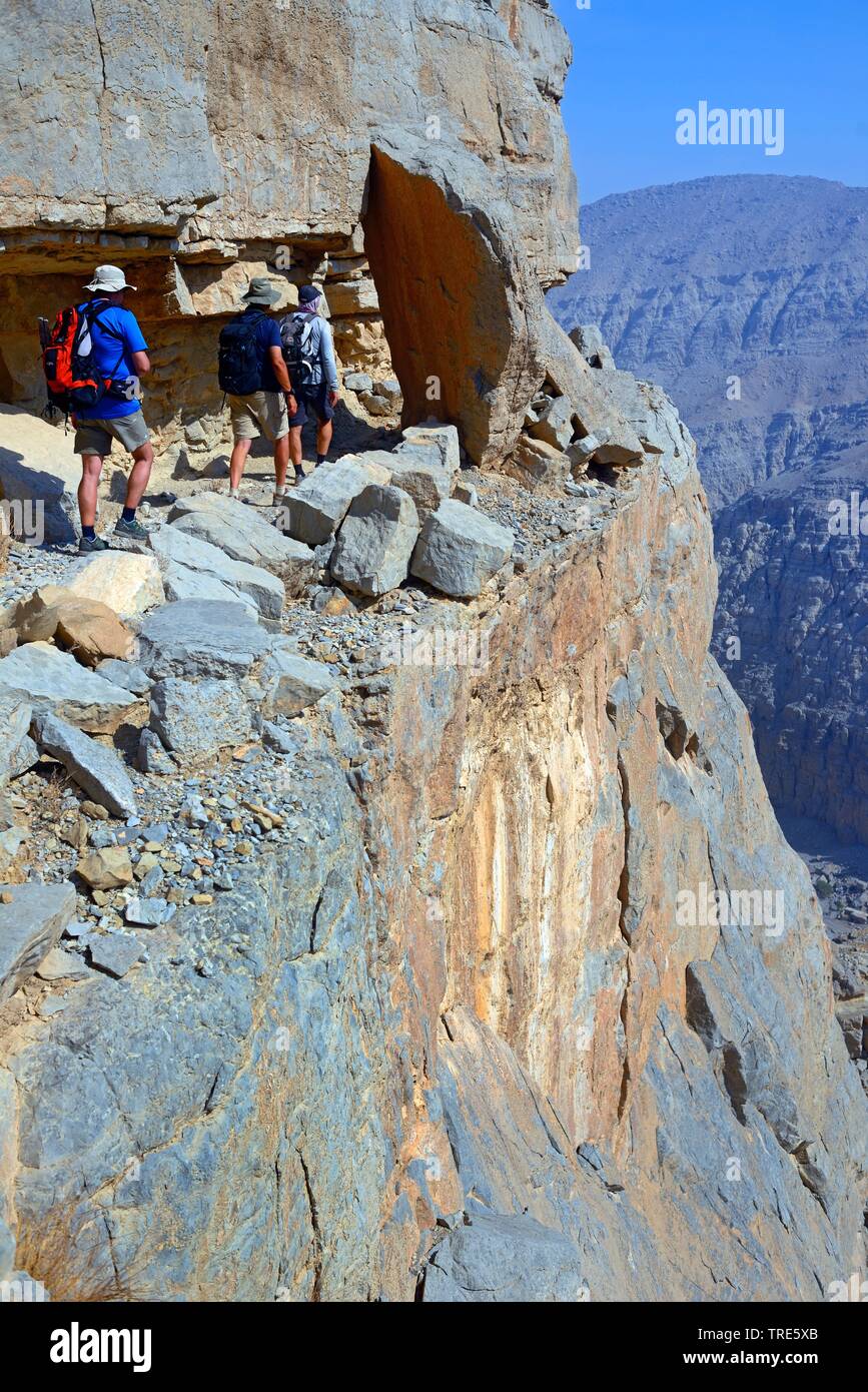 Trek an der Felswand, Oman, Sharjah, Ajman Stockfoto