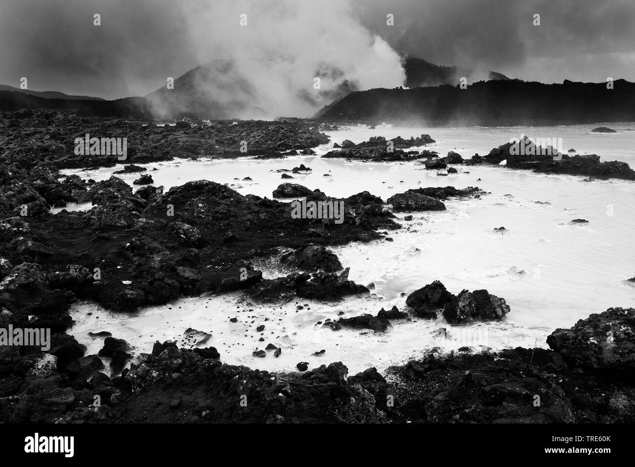 See von Blue Lagoon und Lavafeld Illahraun, Island, Halbinsel Reykjanes Stockfoto