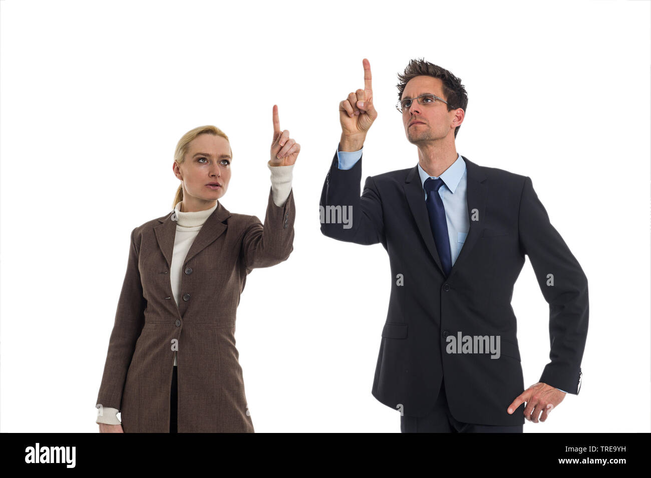 Weibliche und männliche Manager zeigt auf eine imaginäre Präsentation Stockfoto