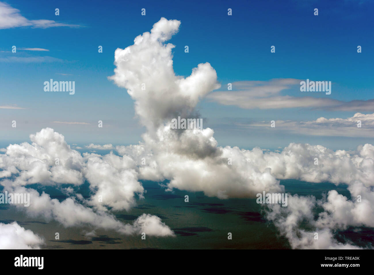 Luftaufnahme von Wolken über Eiderstedt, Deutschland, Schleswig-Holstein Friesland Stockfoto