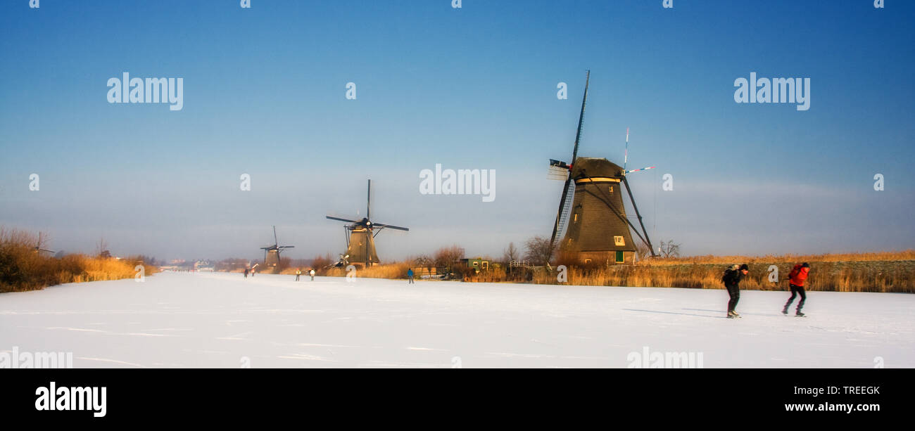 Windmühlen im Winter, Niederlande, Kinderdijk Stockfoto