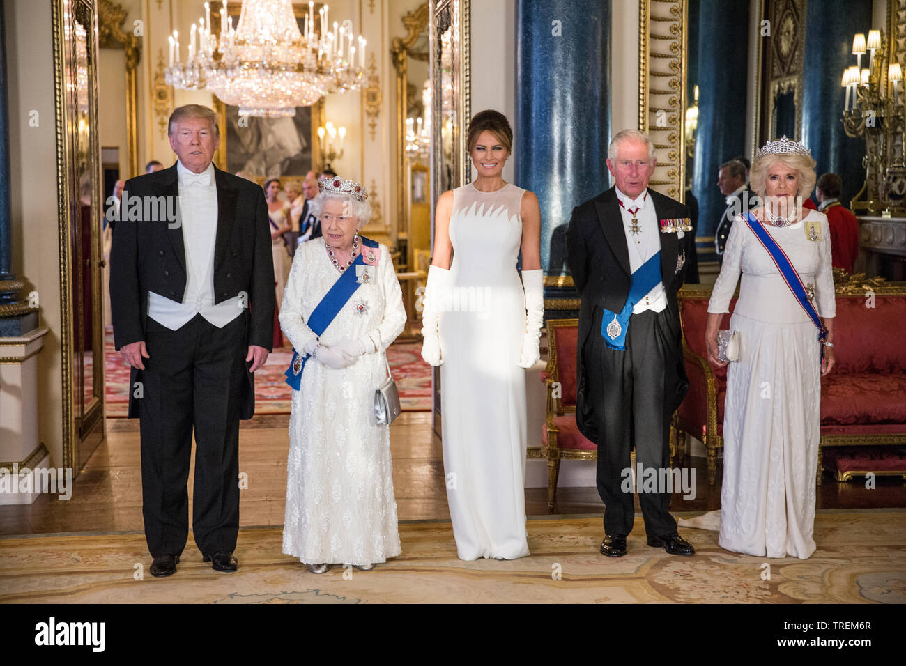 HRM Queen Elizabeth II, mit Präsident Donald Trump Line up für den Staat und Veranstaltungsräume formale Gruppenfoto, Buckingham Palace, London, Großbritannien Stockfoto