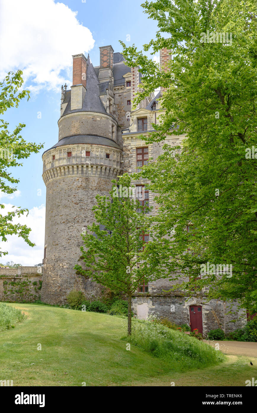 Das Château de Brissac, der höchste Château in Frankreich, an einem sonnigen Frühlingstag Stockfoto