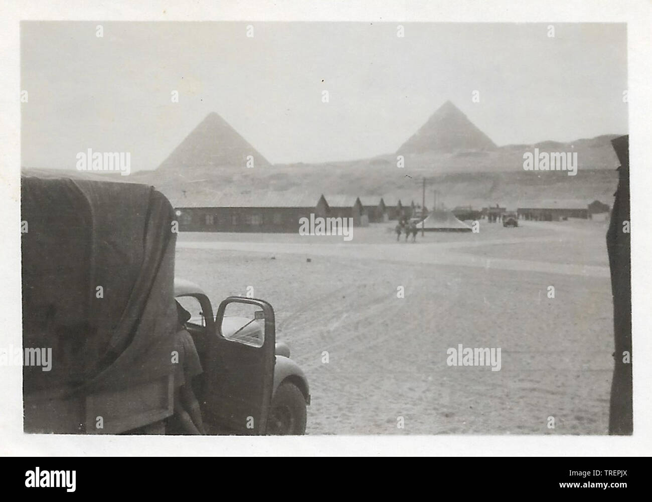 Truppe Marshalling Area Pyramiden Ägypten WW 2. In 1943/44 von Flt Sgt Gleed RAF WW 2 223 Squadron, Stockfoto