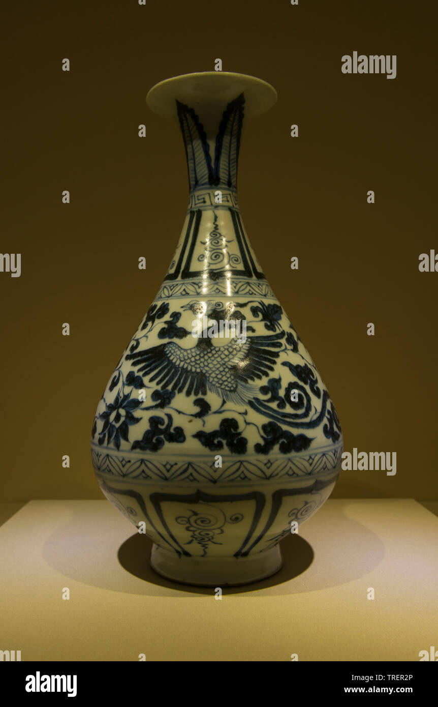 Blau-weiße Birnenförmig - Vase mit Phoenix Design in Jingdezhen. Yuan dynasty, 1271-1368 CE. Nationales Museum für China Stockfoto
