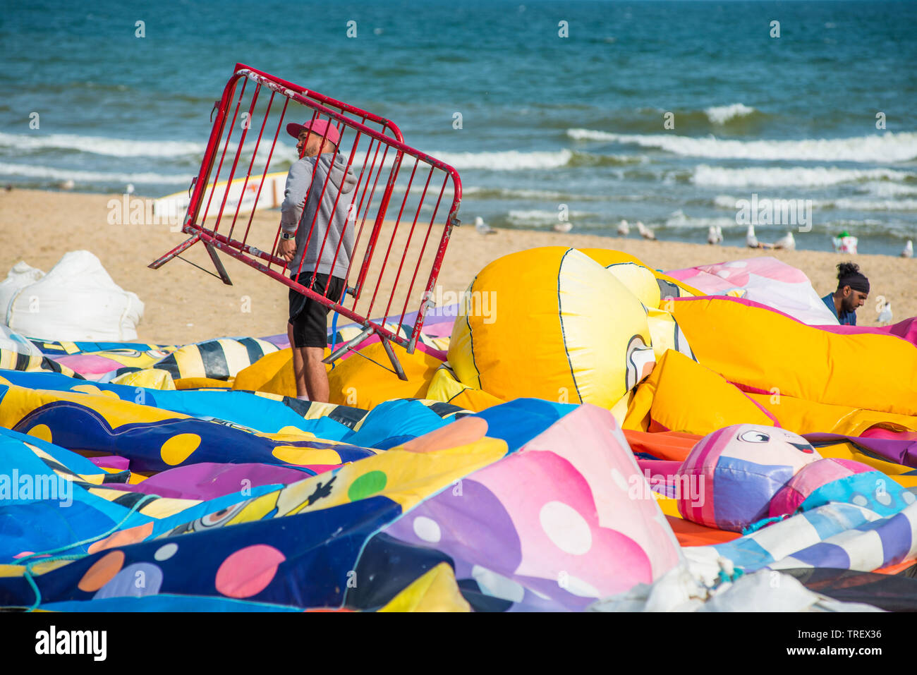 Mann bei der Arbeit in Bournemouth in Dorset, England, UK. Stockfoto
