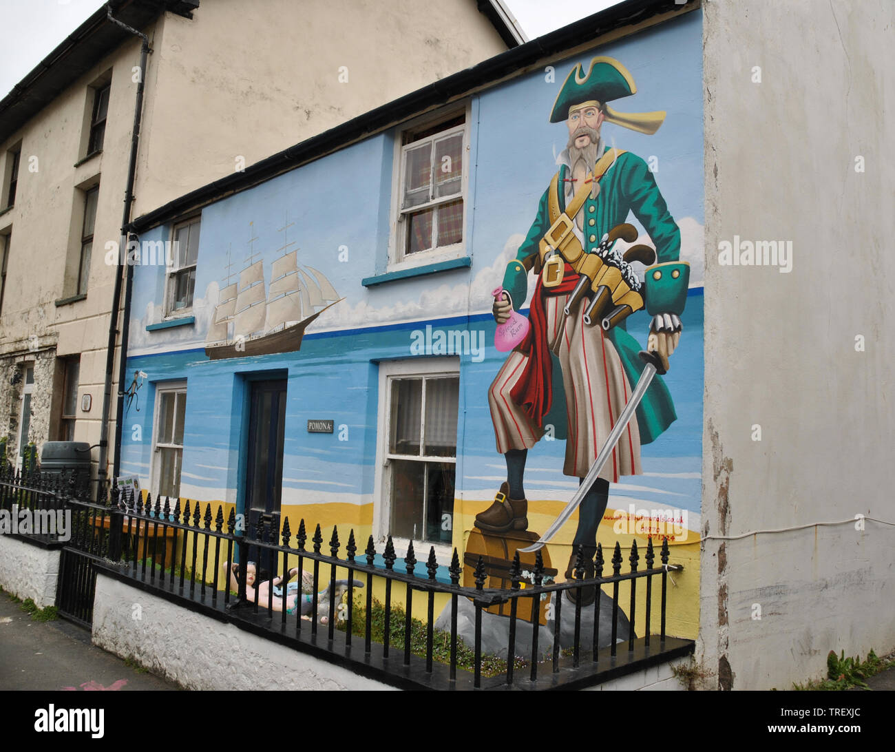 Ein wandbild an der Seite eines Hauses in hohen borth's Street gemalt mit einem nautischen Thema Stockfoto