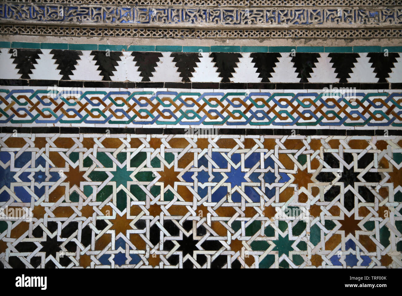 Spanien. Sevilla. Royal Alcazar. Geometrische Muster auf Keramikfliesen. Stockfoto