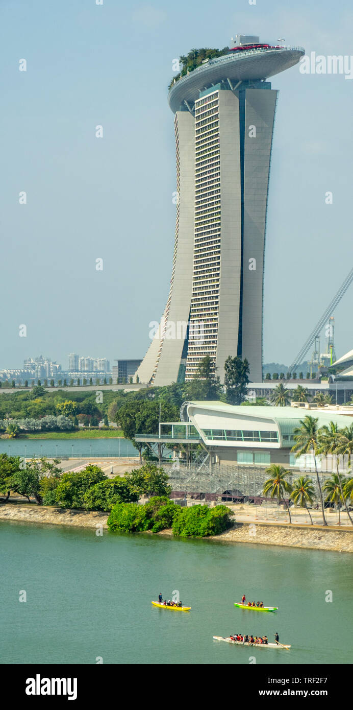Marina Bay Sands Hotel Komplex mit Dachterrasse Pool Singapur. Stockfoto