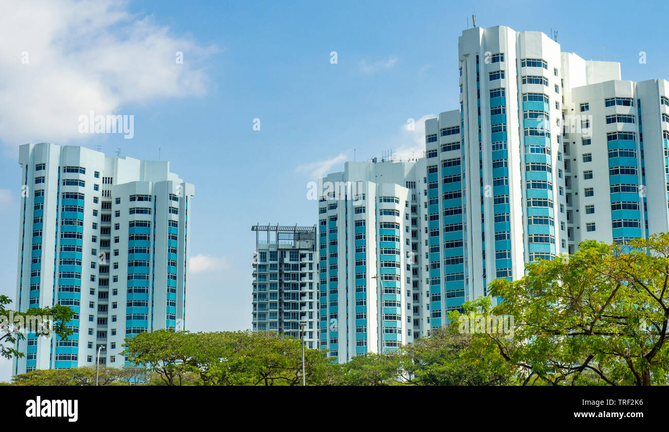 High Rise high density Residential apartment Towers in der Marine Parade Singapur. Stockfoto