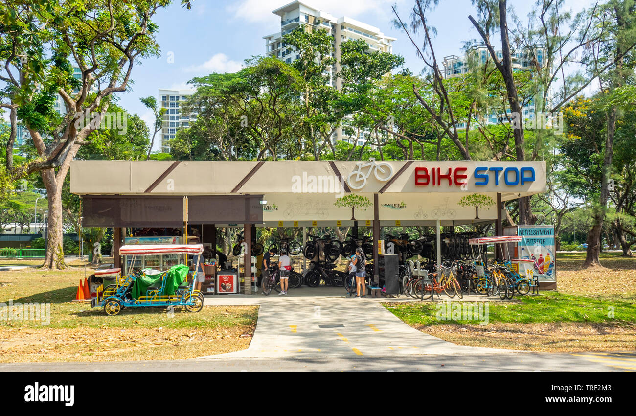 Fahrradverleih an der East Coast Park Singapur. Stockfoto
