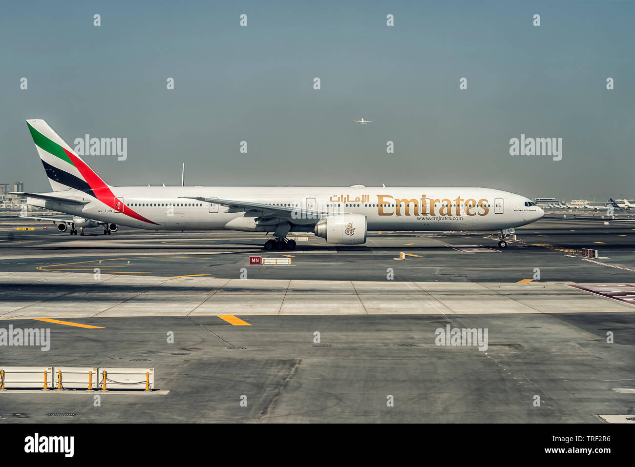Boeing 777 aus den Emiraten Unternehmen am Dubai Airport Stockfoto