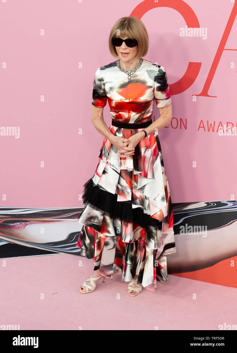 New York, NY - Juni 3, 2019: Anna Wintour tragen Kleid von Alexander McQueen 2019 CFDA Fashion Awards am Brooklyn Museum besucht Stockfoto