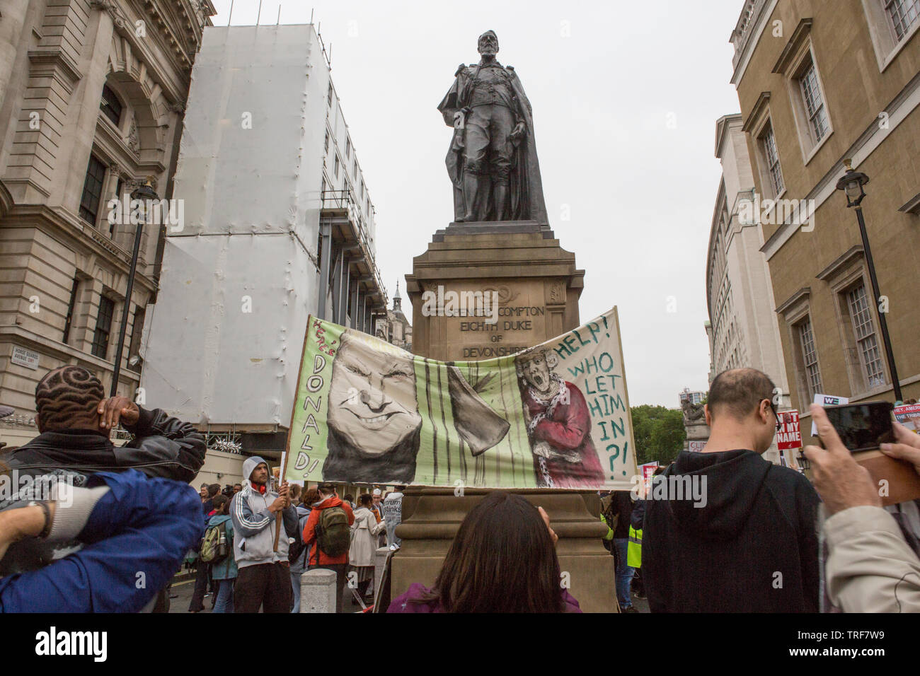 Die Demonstranten im Parlament demonstrieren gegen Staatspräsident ist Trumpf Besuch in Großbritannien. Stockfoto