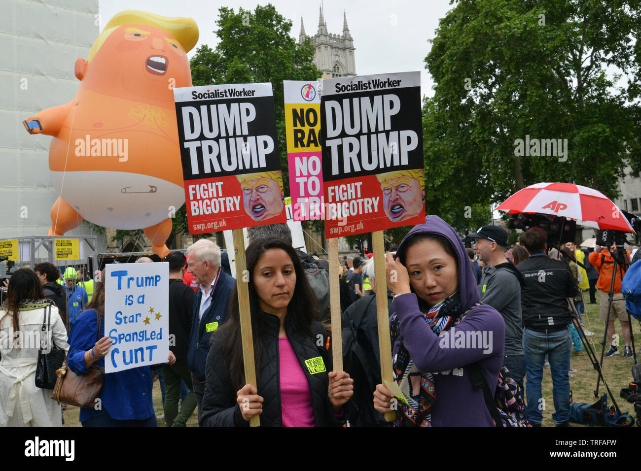 US-Präsident Donald Trump Besuch in London, UK. Tausende von Menschen haben in den Straßen von London Großbritannien Staatsbesuch von Donald Trump zu protestieren. Stockfoto