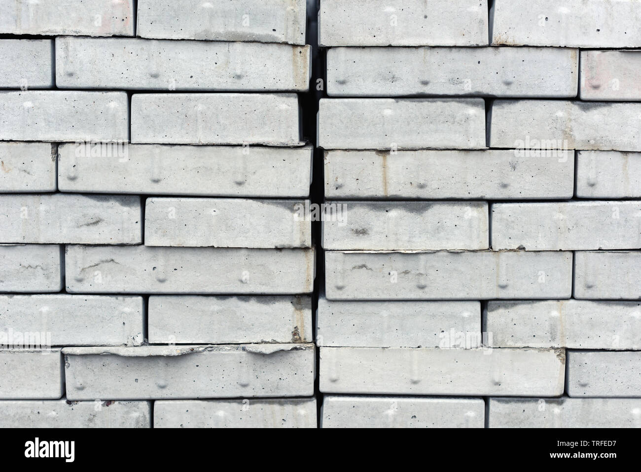 Gestapelte Beton Ziegel, Grauzement angehäuft Baumaterial Stockfoto
