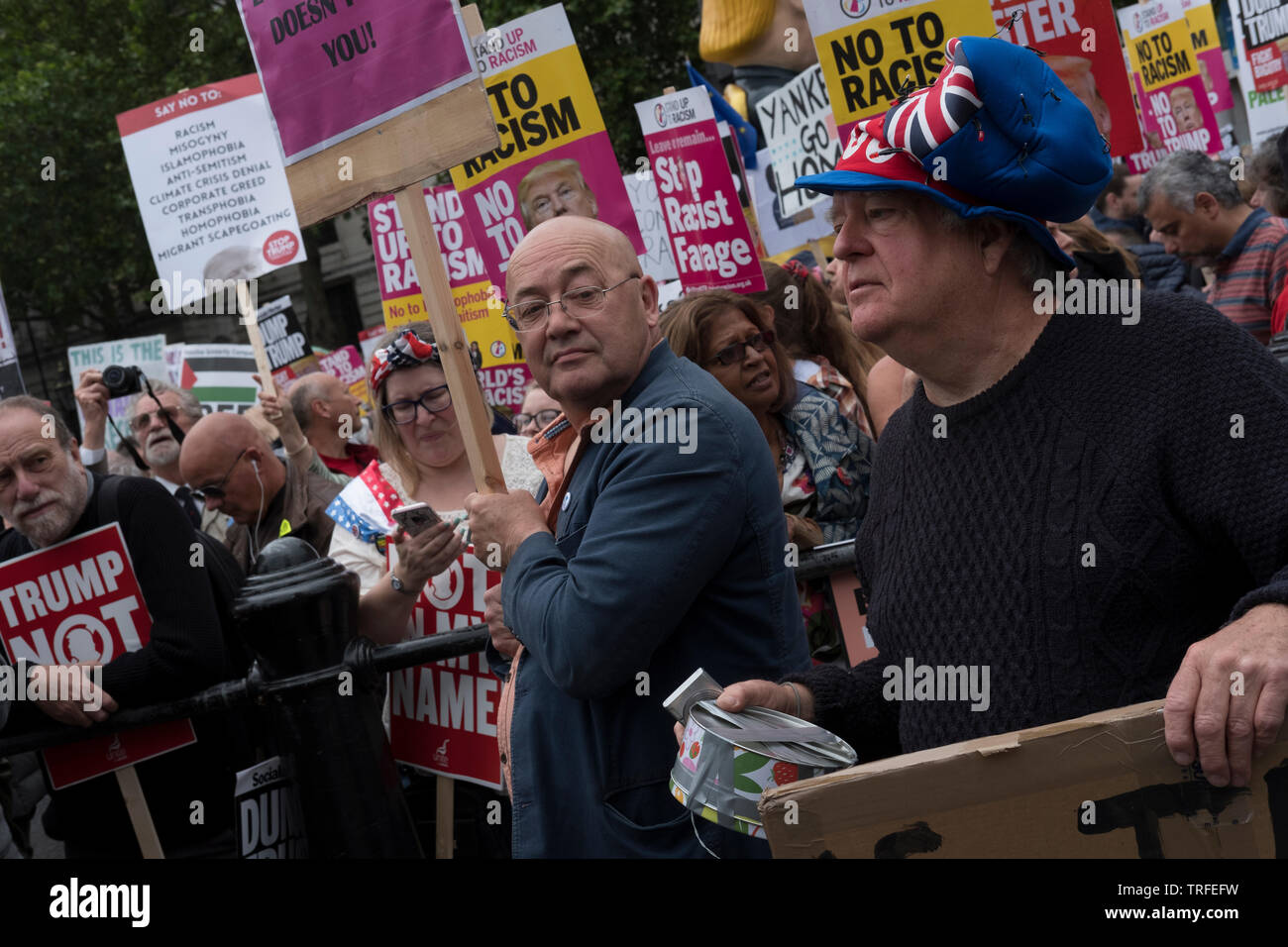 Gemeinsam gegen Trump, nationalen Demonstration, 4. Juni 2019 in London. Tausende versammeln sich in Central London gegen Donald Trump Staatsbesuch in London zu protestieren. Die Demonstranten demostrate gegen seinen Rassismus, mysogyny, Klima der Ablehnung und Störungen in der britischen Politik. (Foto von Mike Abrahams) Stockfoto