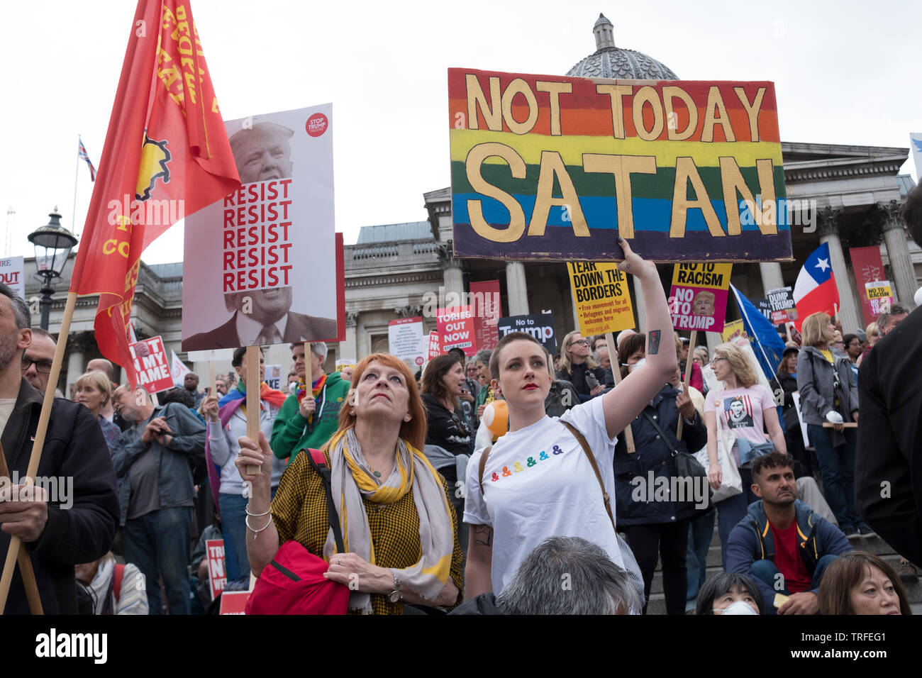 Gemeinsam gegen Trump, nationalen Demonstration, 4. Juni 2019 in London. Tausende versammeln sich in Central London gegen Donald Trump Staatsbesuch in London zu protestieren. Die Demonstranten demostrate gegen seinen Rassismus, mysogyny, Klima der Ablehnung und Störungen in der britischen Politik. (Foto von Mike Abrahams) Stockfoto