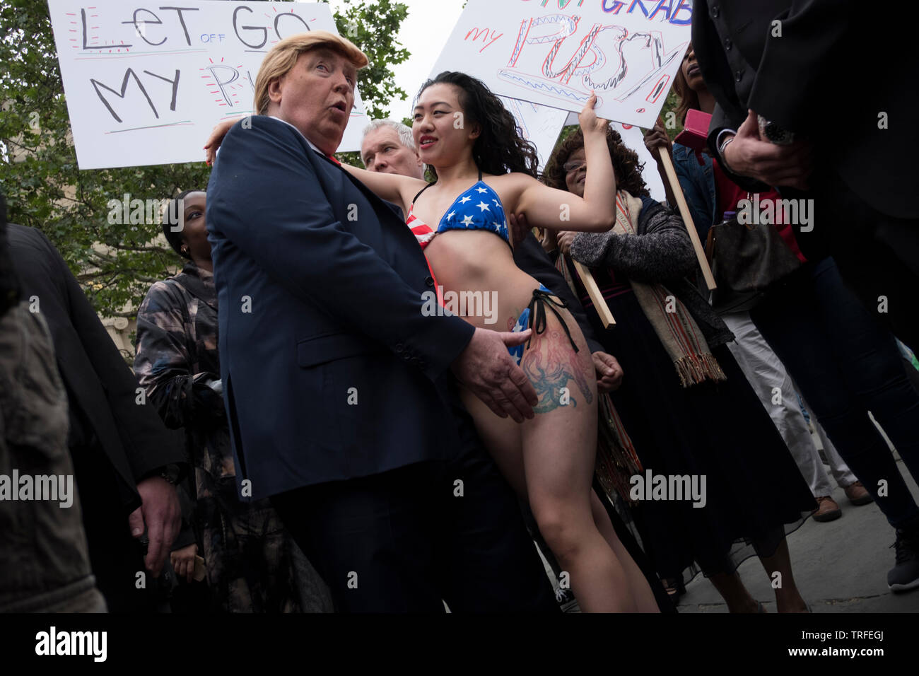 Gemeinsam gegen Trump, nationalen Demonstration, 4. Juni 2019 in London. Tausende versammeln sich in Central London gegen Donald Trump Staatsbesuch in London zu protestieren. Die Demonstranten demostrate gegen seinen Rassismus, mysogyny, Klima der Ablehnung und Störungen in der britischen Politik. (Foto von Mike Abrahams) Stockfoto